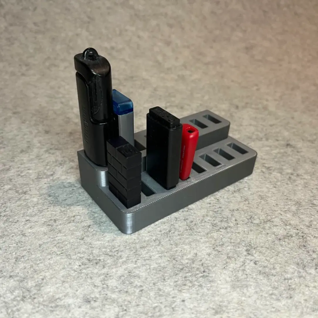 Stand organizer for 16 USB sticks