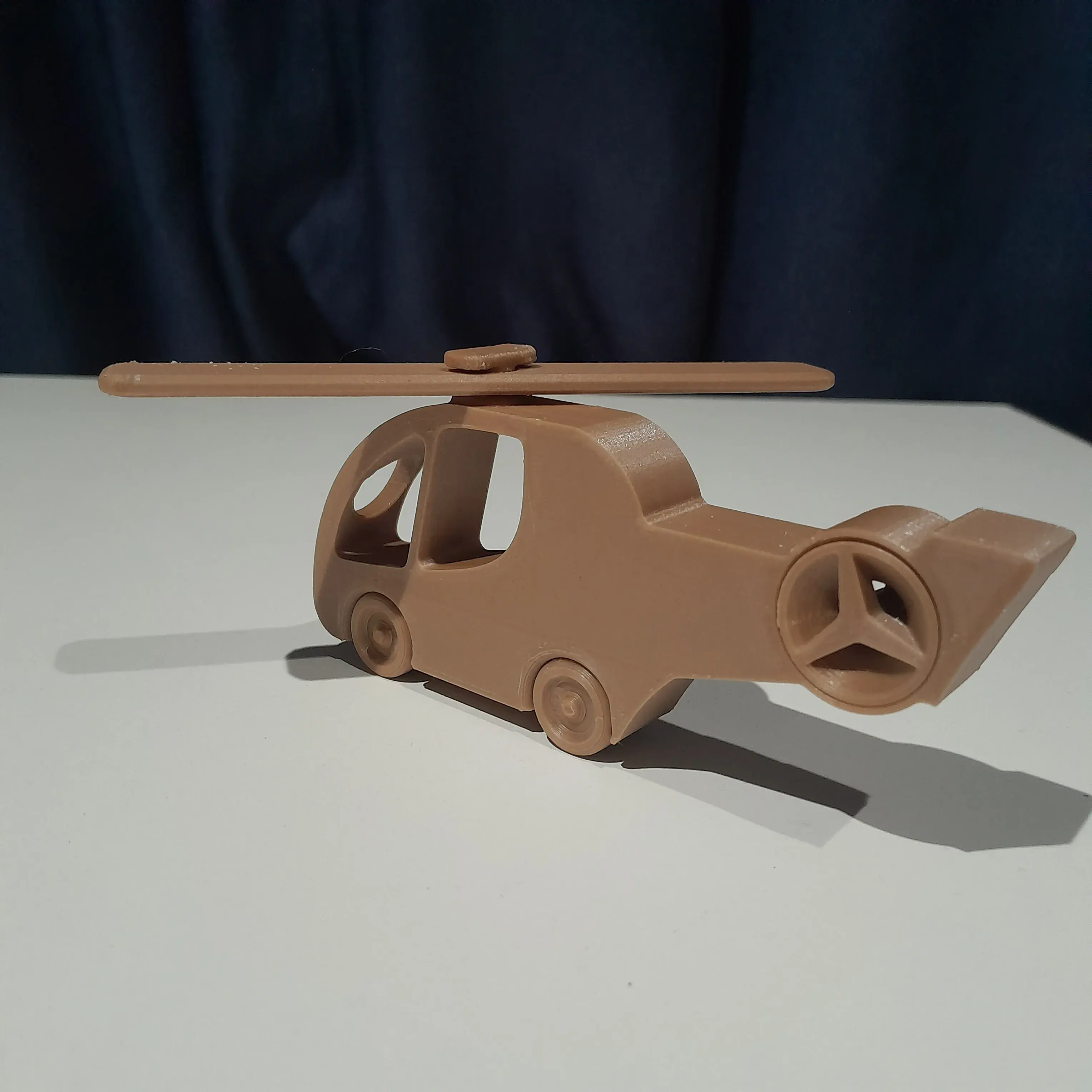 Elicottero giocattolo per bambini (stampa sul posto)