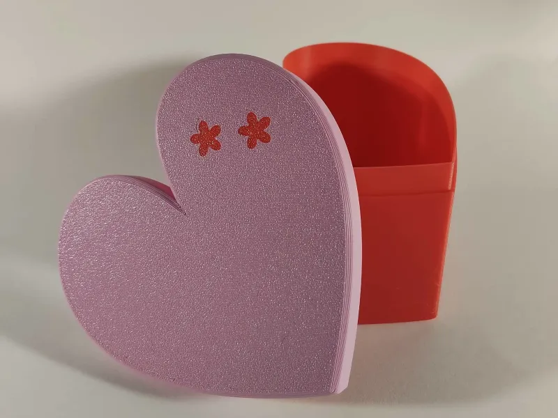 Heart box with lid