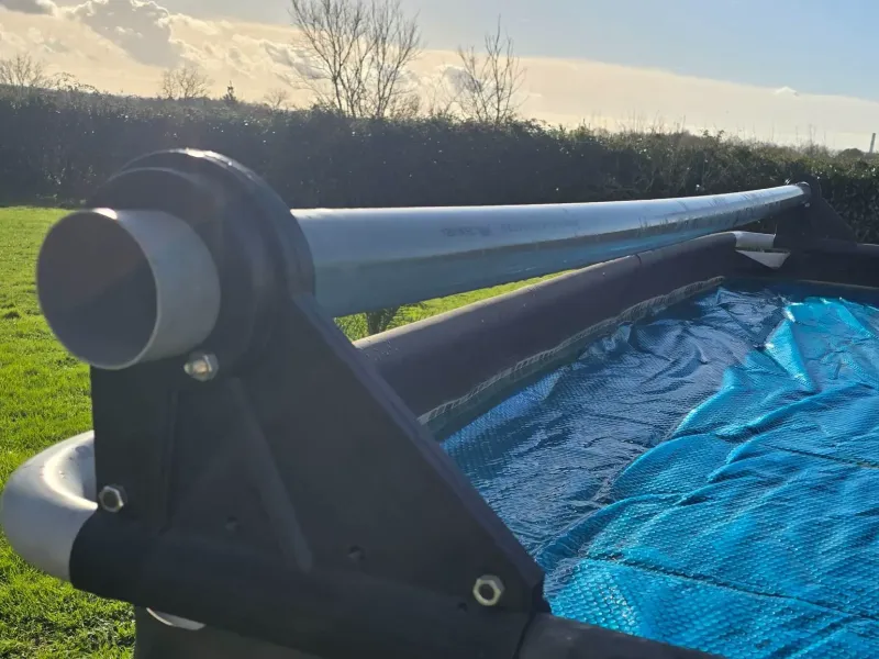 Enrouleur de bâche à bulles pour piscine tubulaire intex