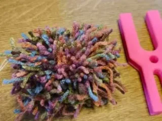 Pom-Pom Maker Tool