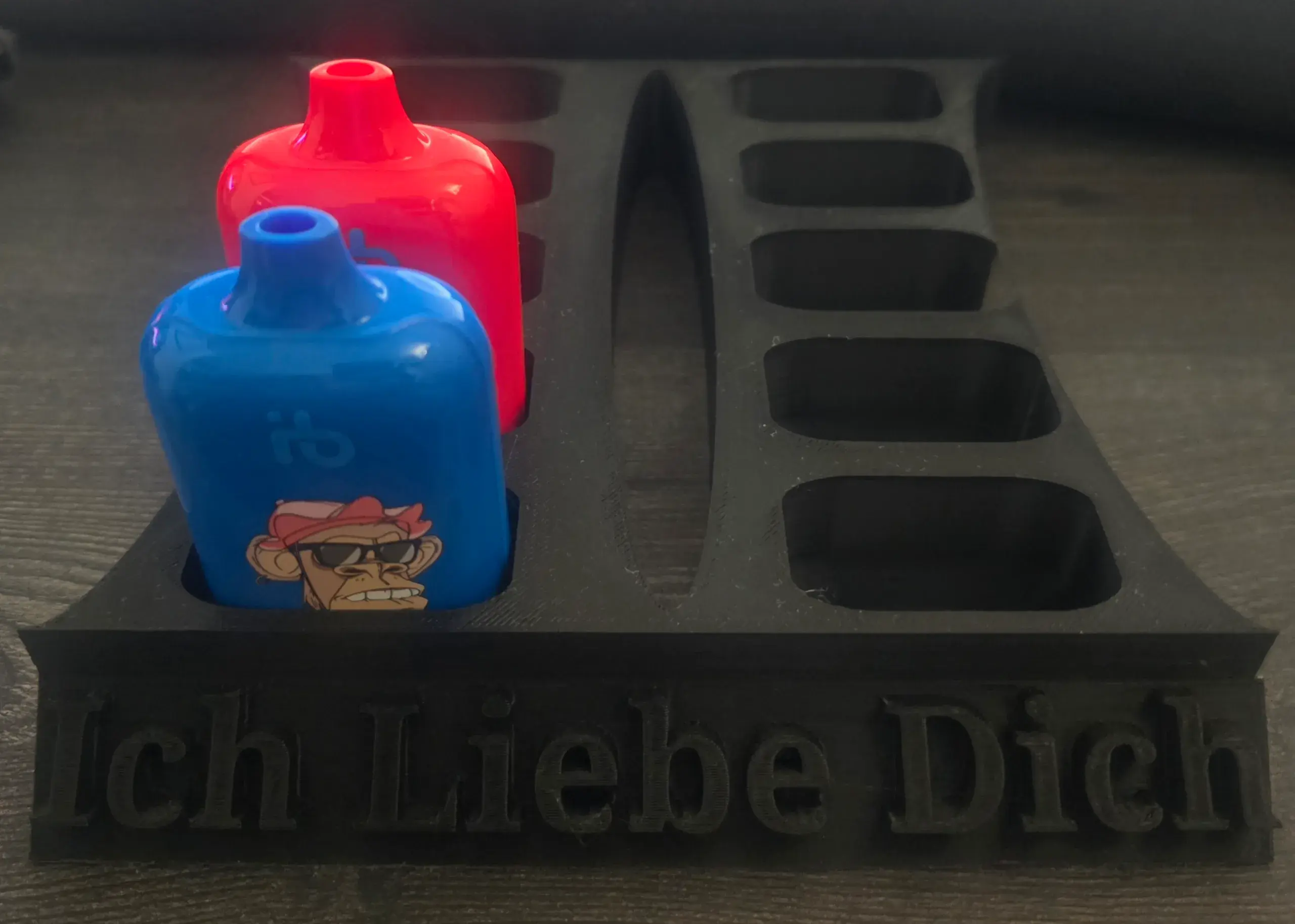 vape halterung Generisch Vape Halterung 1 Stück – kompatibel mit ELFBAR Master – ideal für  Auto, Zuhause, Büro – inkl. passender Klebepads – Halter/Hülle für  E-Zigarette Podsystem 11 bar – Farbe weiß : Amazon.de: Elektronik & Foto main image 1