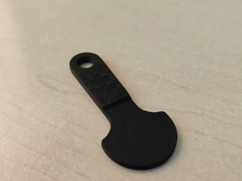 Universal shopping cart picklock
