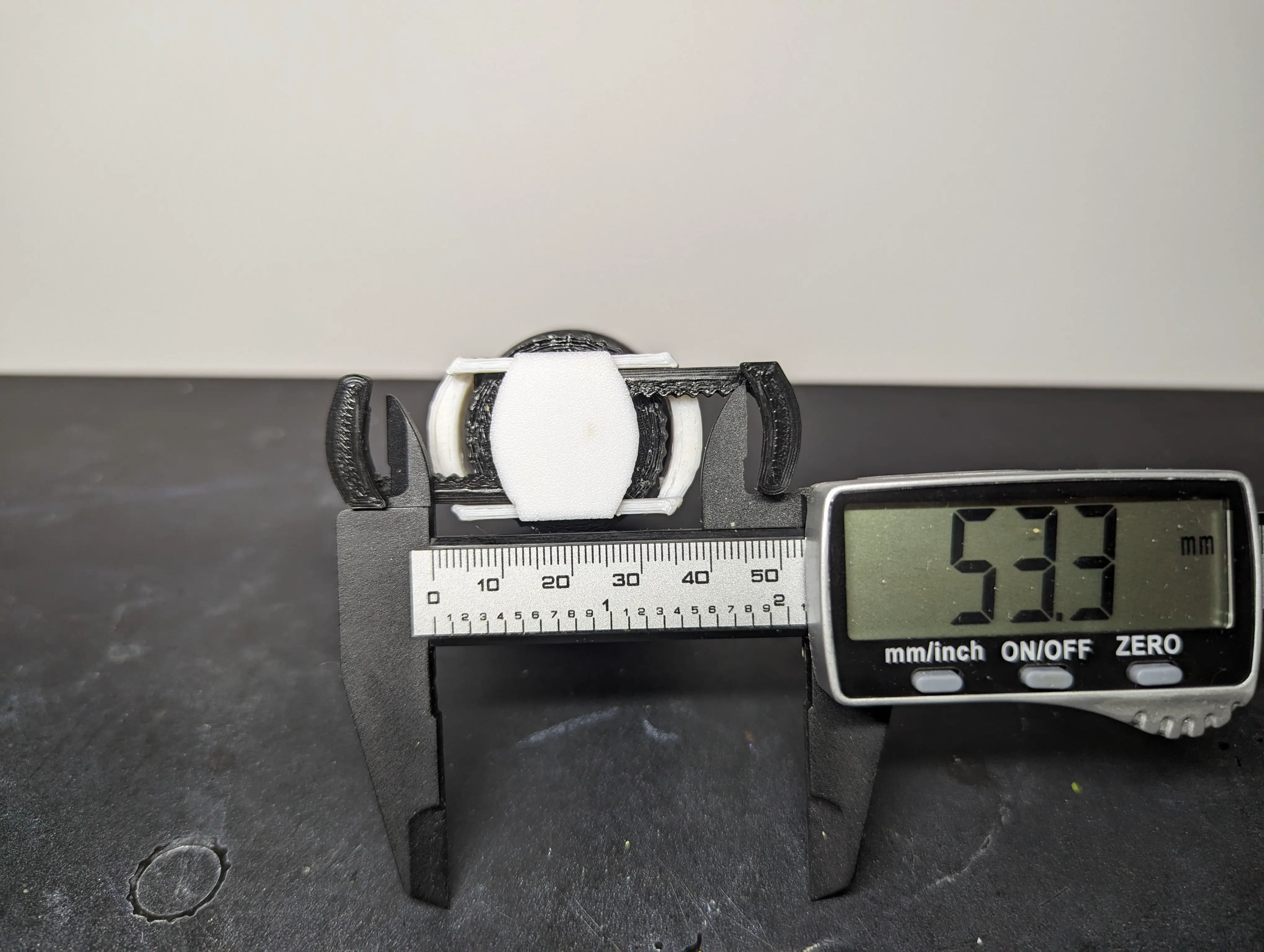 SOPORTE ADAPTABLE PARA PINTAR MINIATURAS