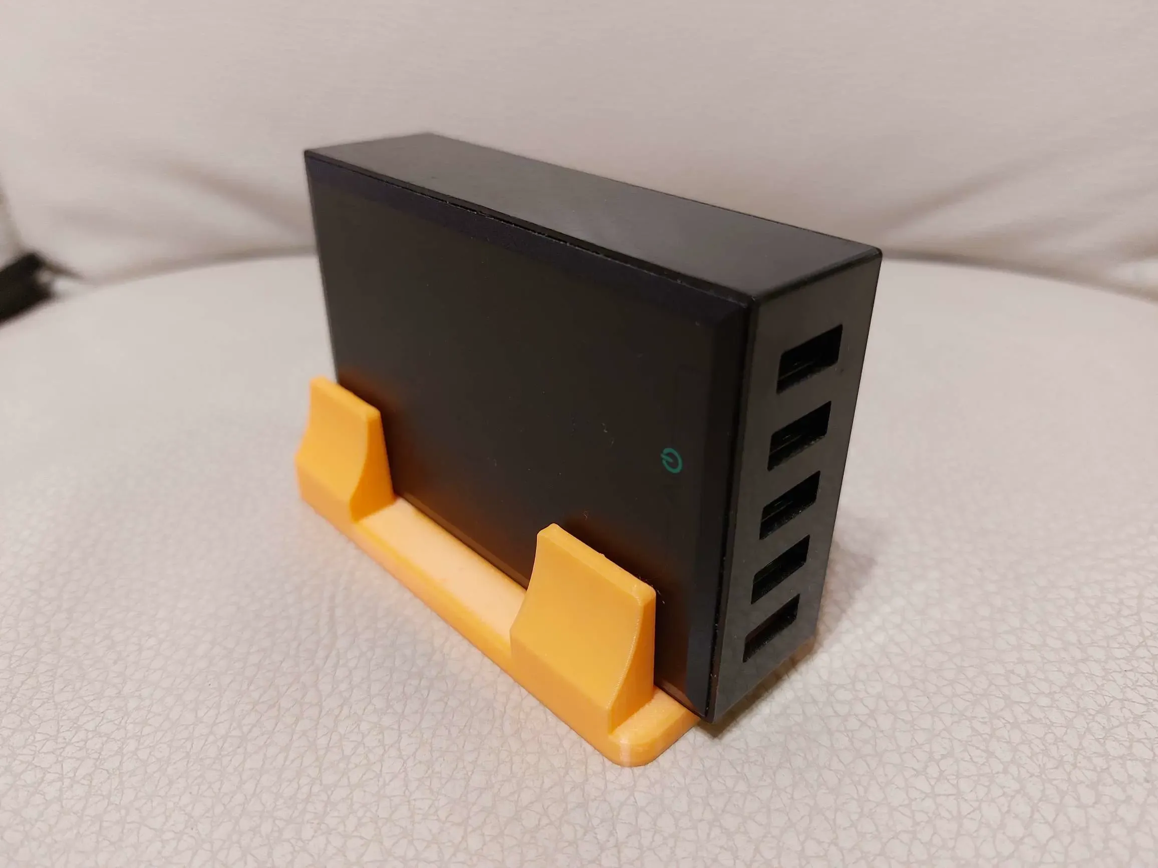 USB Charger stand (AUKEY)