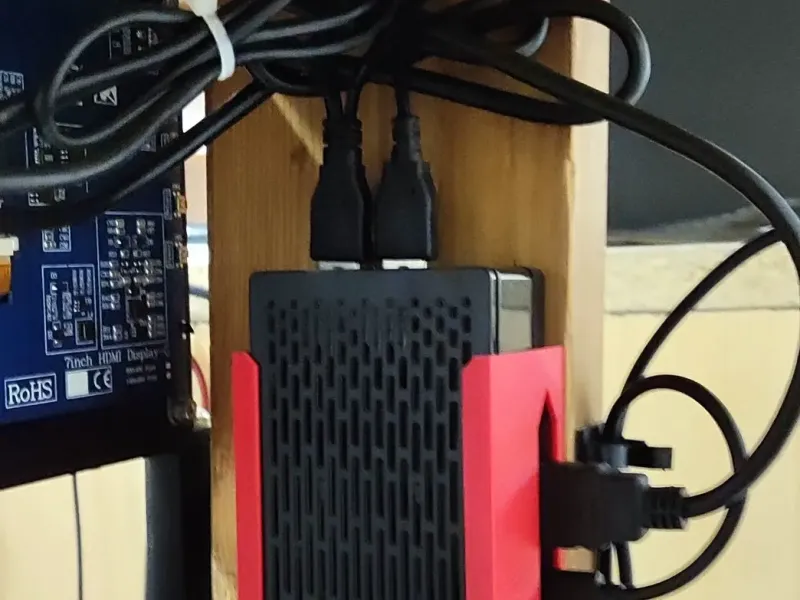 Supporto a parete per raspberry