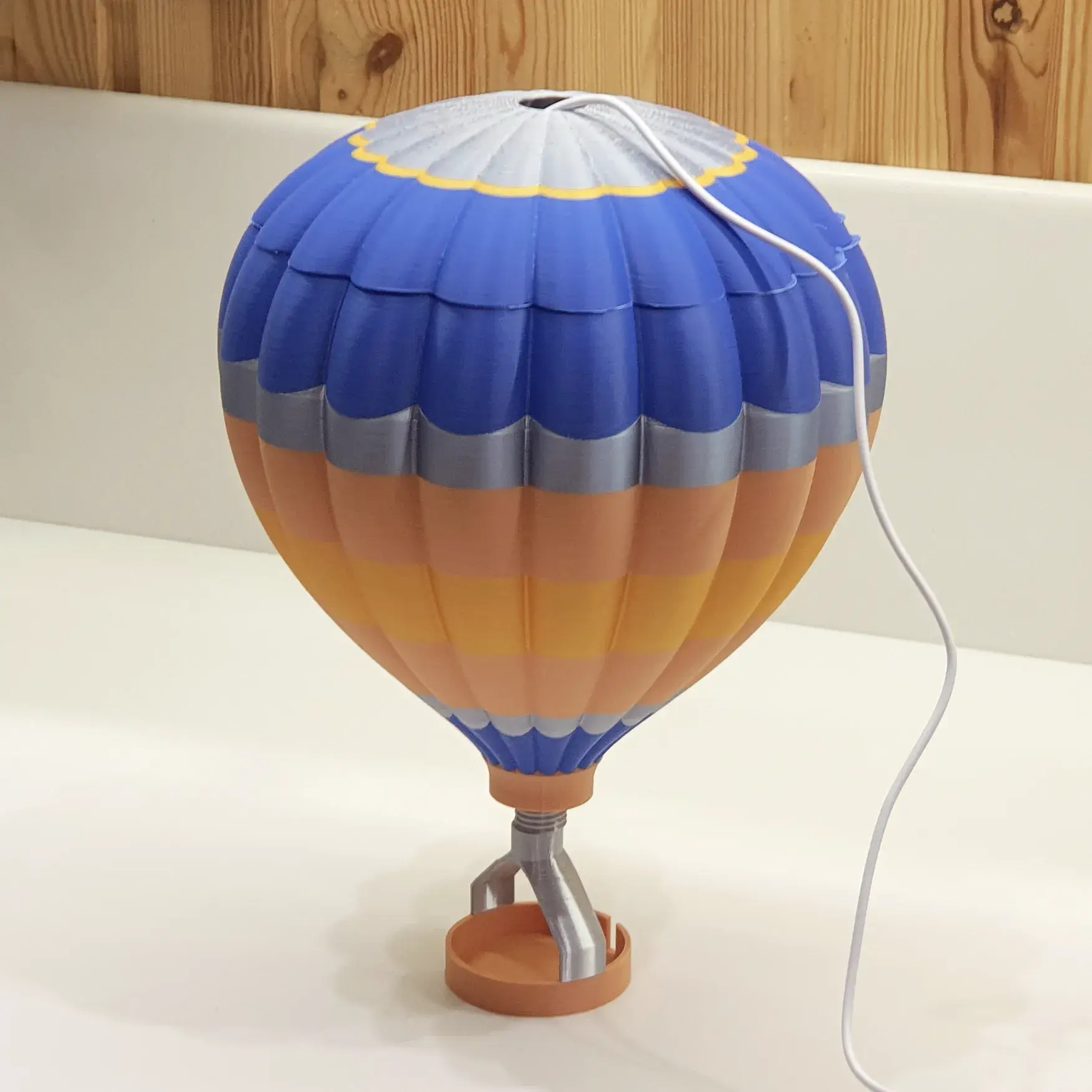 Night light in the form of a balloon
