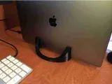 MacBook Pro 2016 Vertical Stand-0