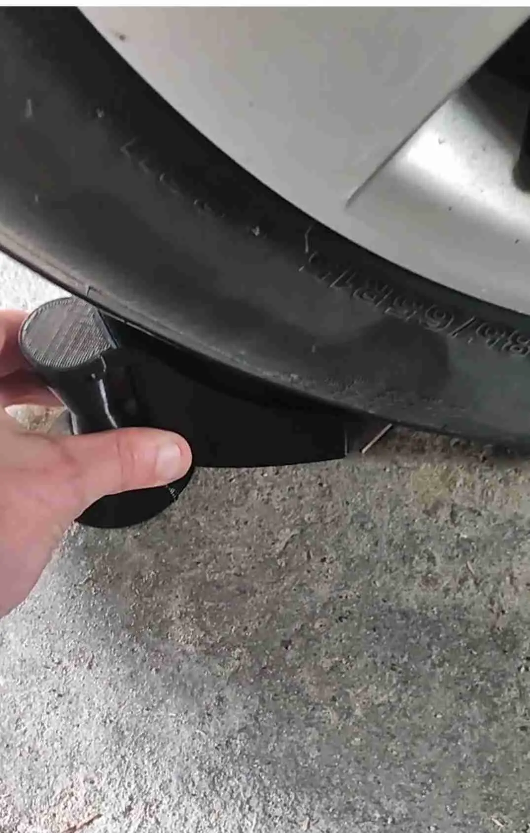 cable or hose guide car wheel