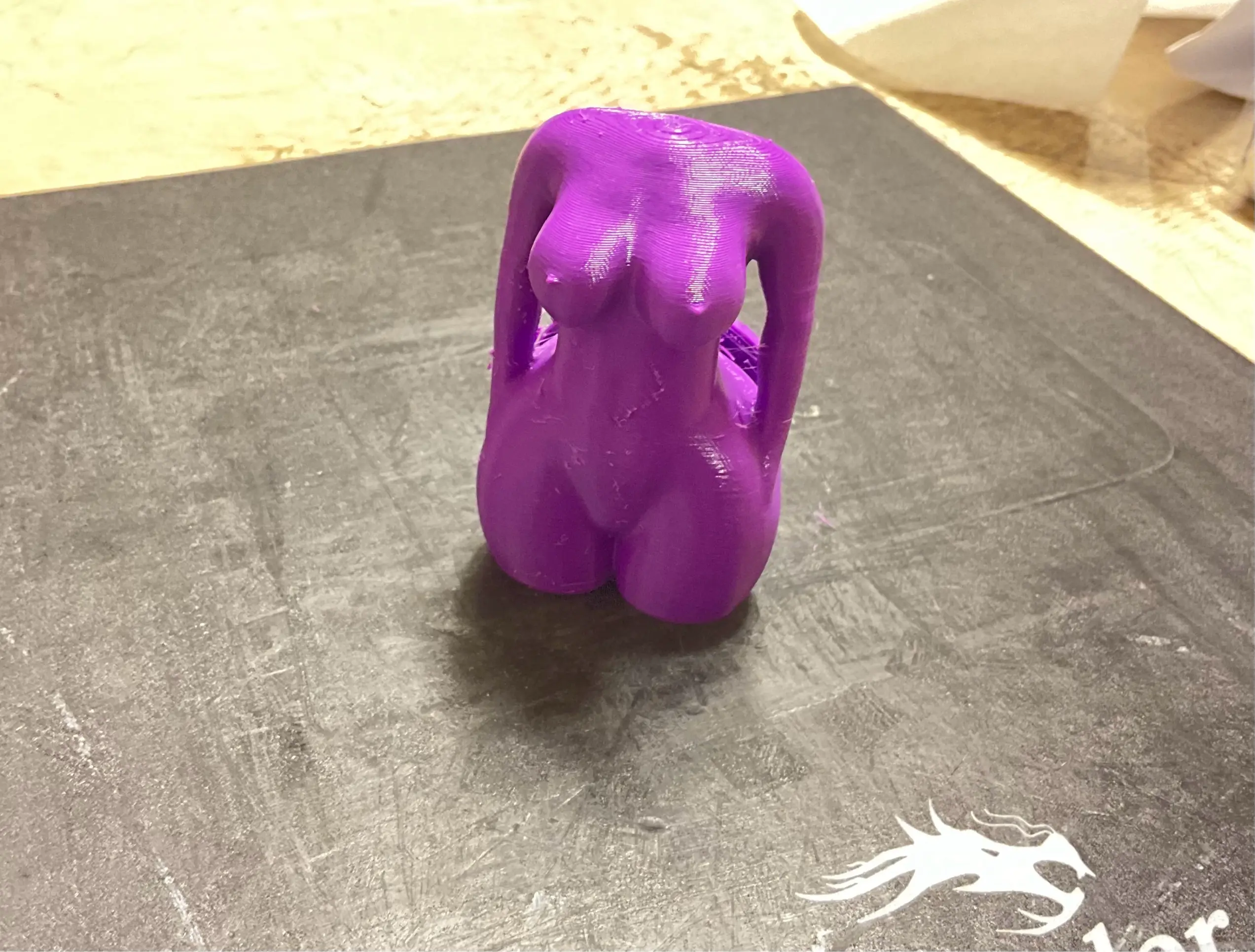 Flexi butt twerking