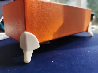 Box legs