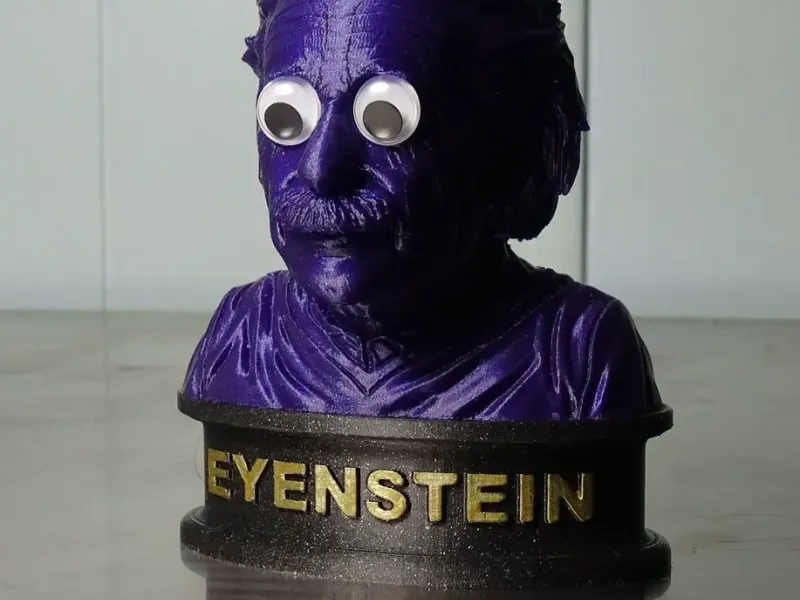 Googly Eyenstein und Sockel