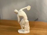 Low Poly Discobolus Statue-3