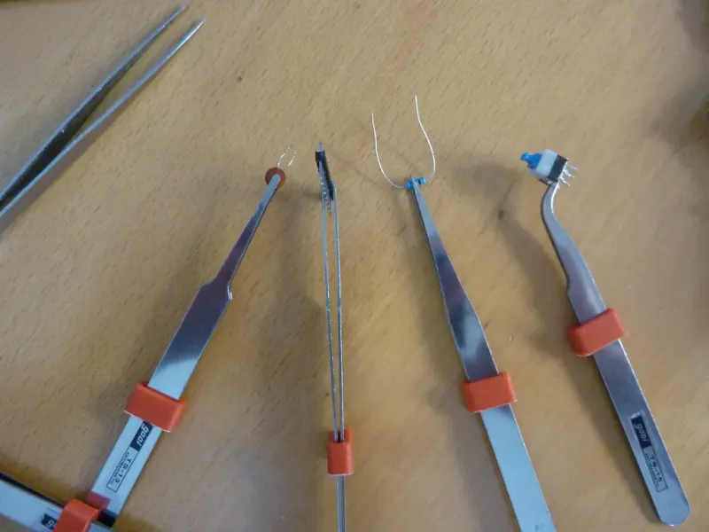 Tweezer locker