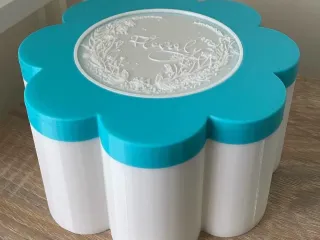 Flower shaped box