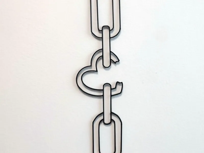 Heart chain wallart