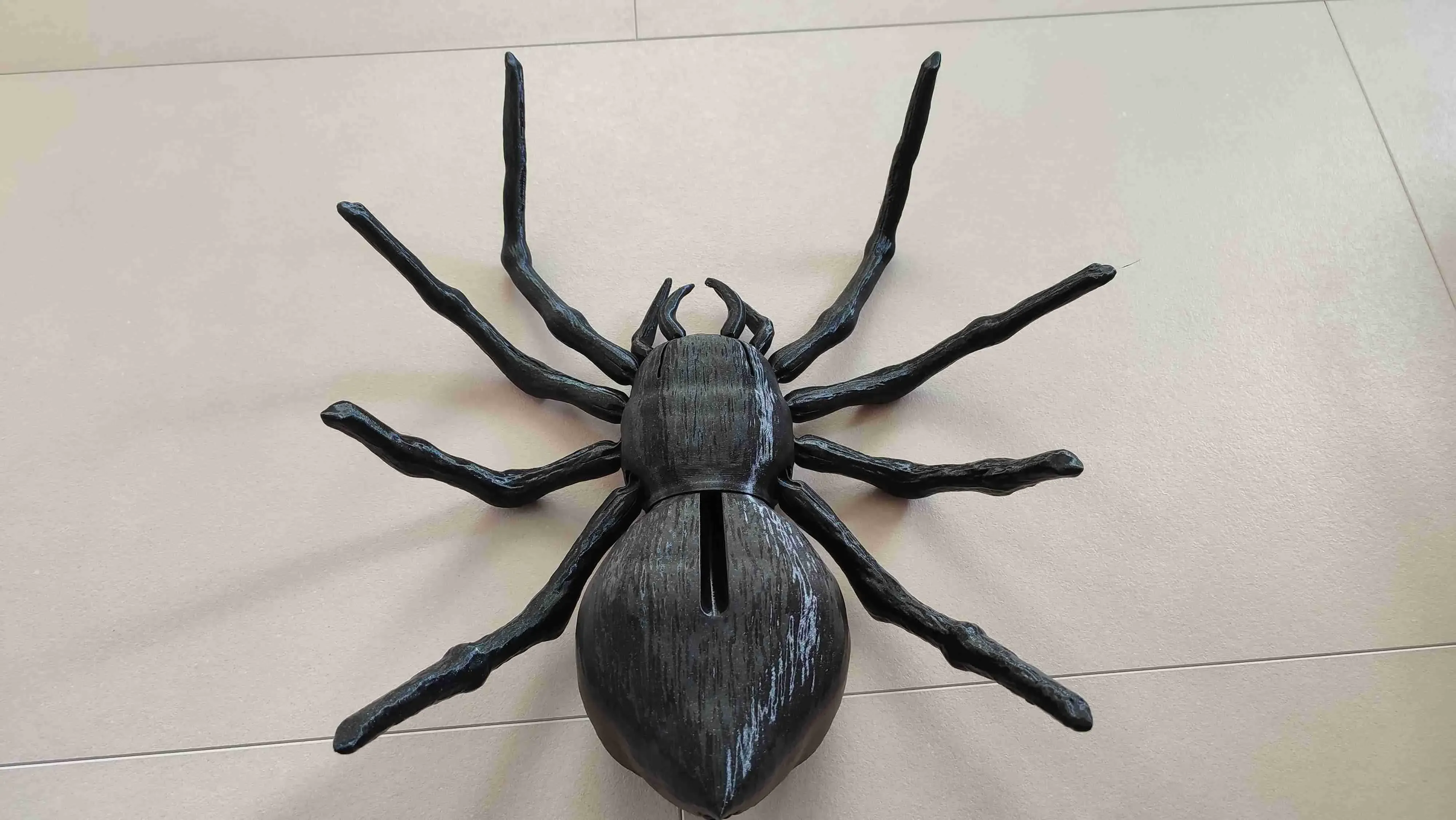 Giant Vase Spider - posable halloween print in vase mode!