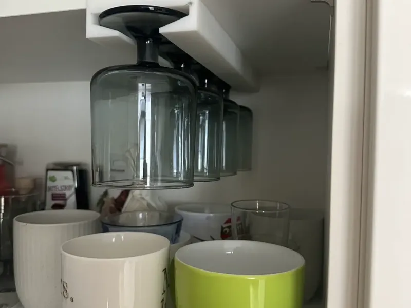 Cupboard Glas holder