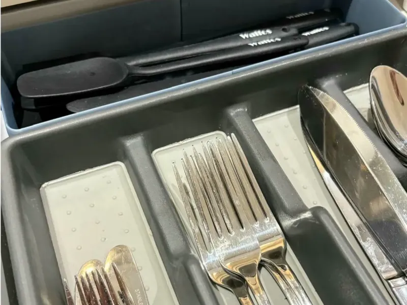 Extensor de Bandeja de Talheres