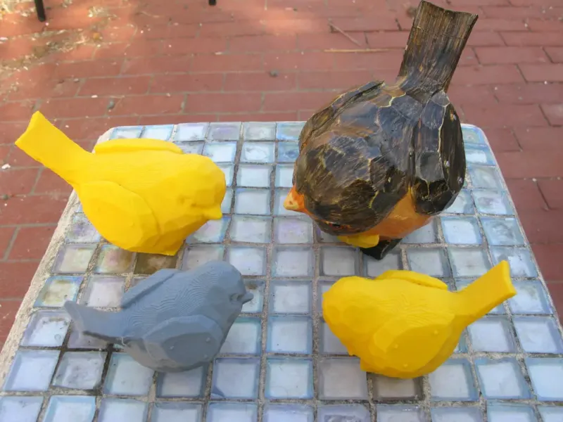 Tallado en madera de un pájaro