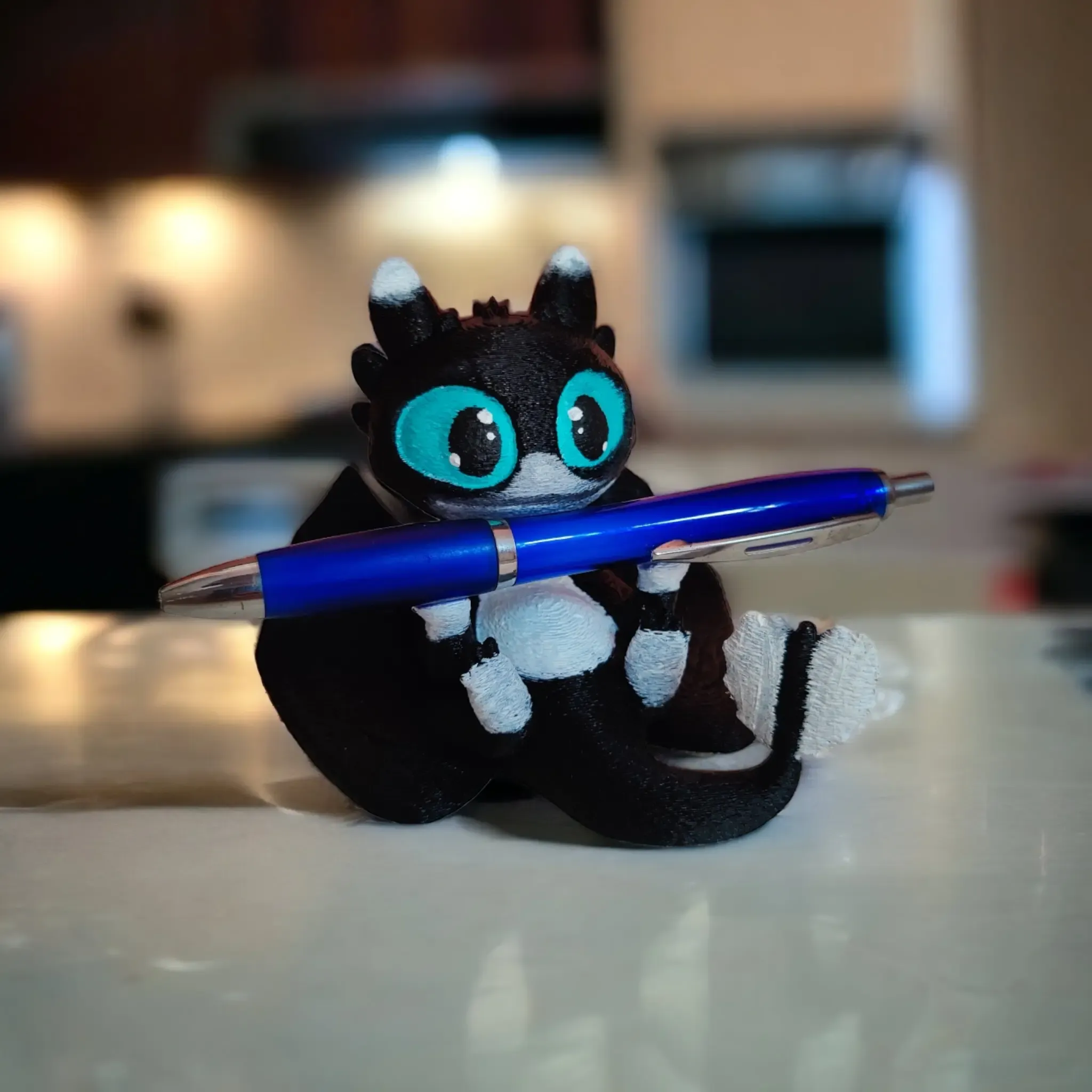 TOOTHLESS PEN HOLDER ( SUPPORT FREE )