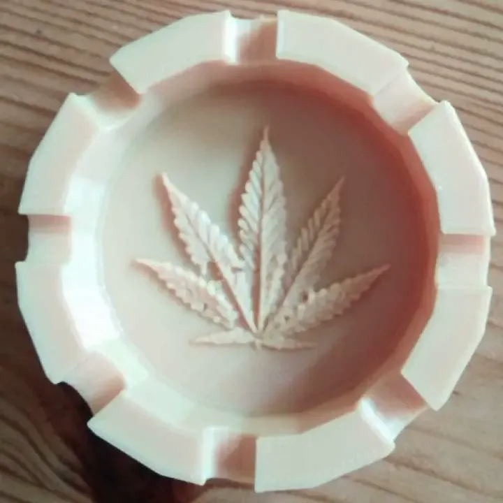 Un posacenere per foglie di hashish