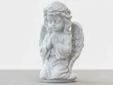 Estátua de um anjo em oração-1