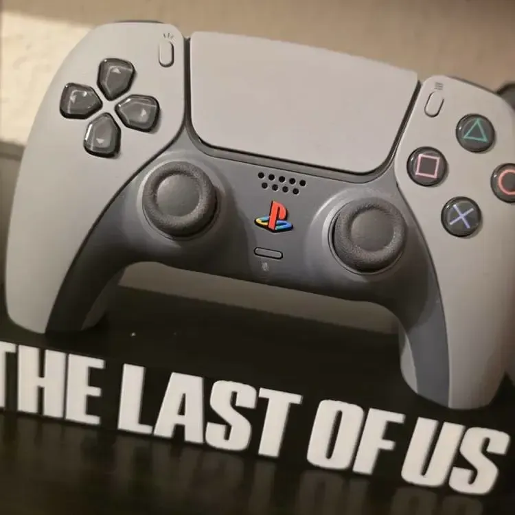 last of us ps5 controller stand
