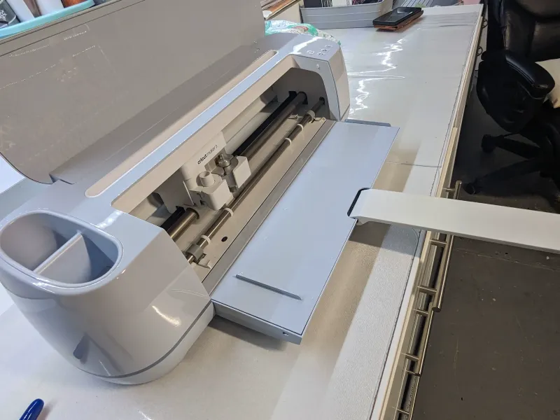 Cricut Maker 3 拡張プレートサポートおよび Explore Air 2