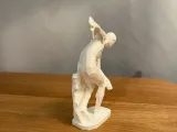 Low Poly Discobolus Statue-1
