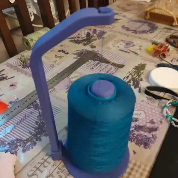 Large spool thread guide for sewing machine