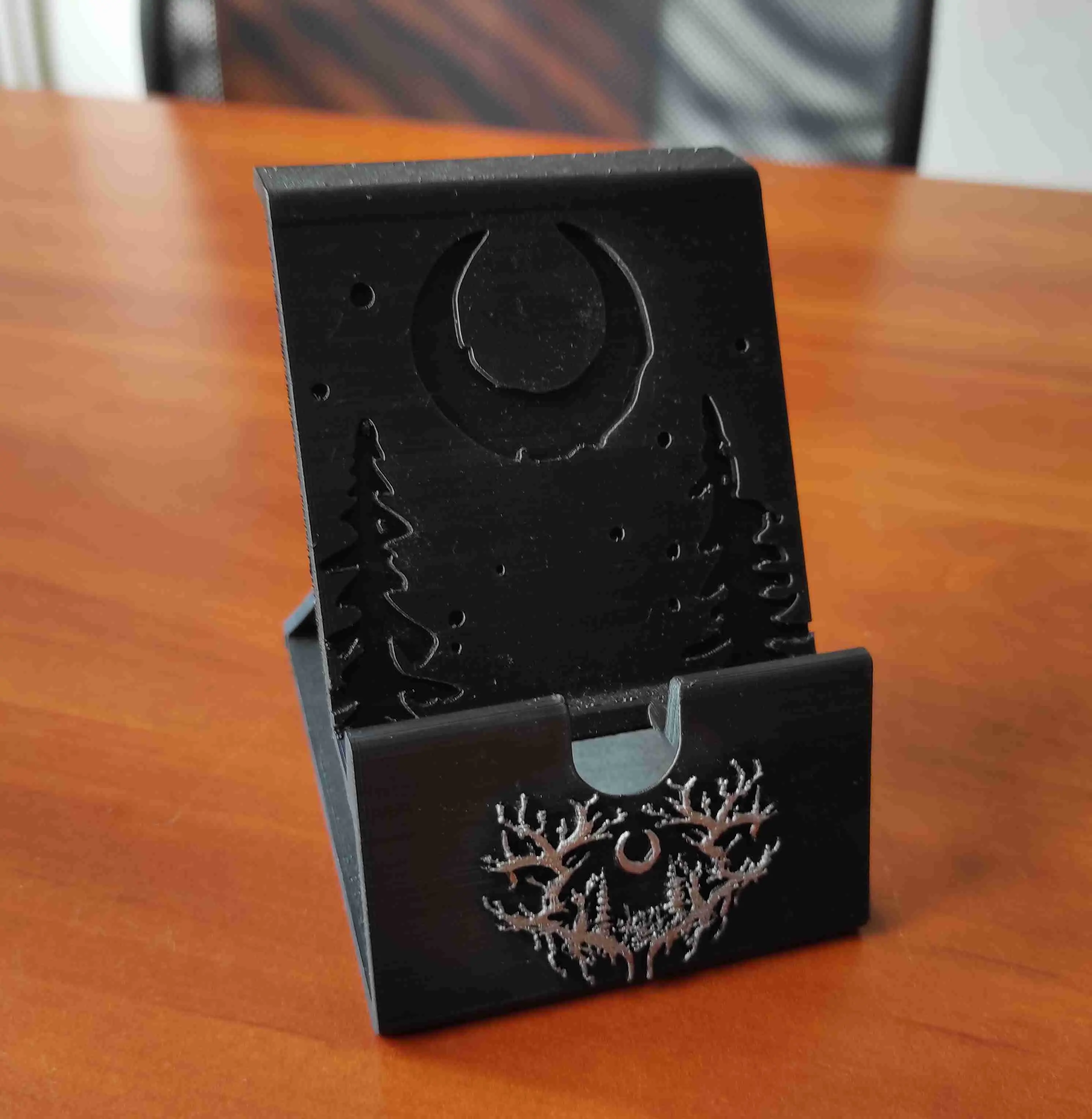 SOPORTE PARA TELÉFONO INSPIRADO EN LORNA SHORE