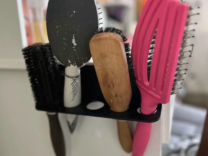 حامل المشط والفرشاة