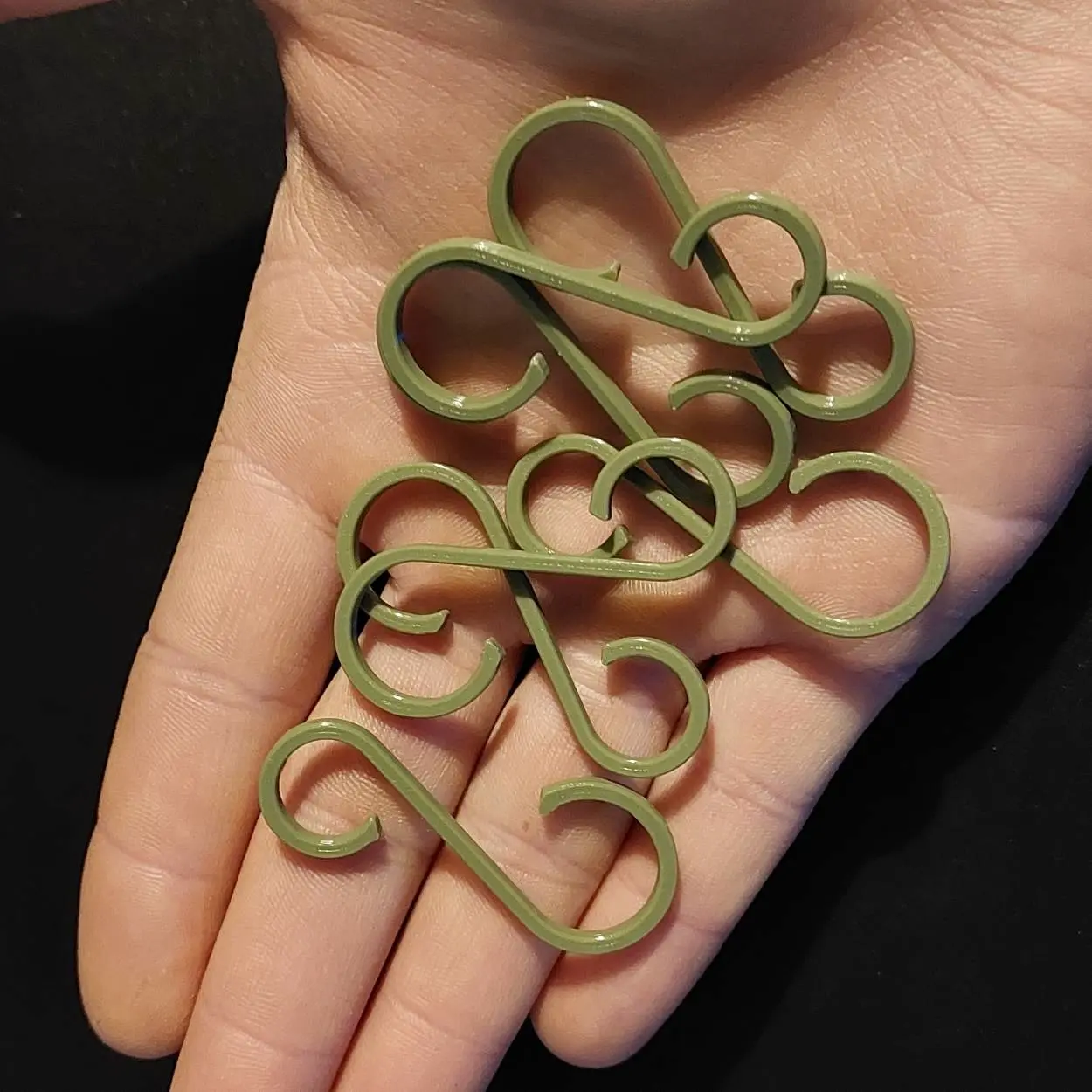 light hook for Christmas tree