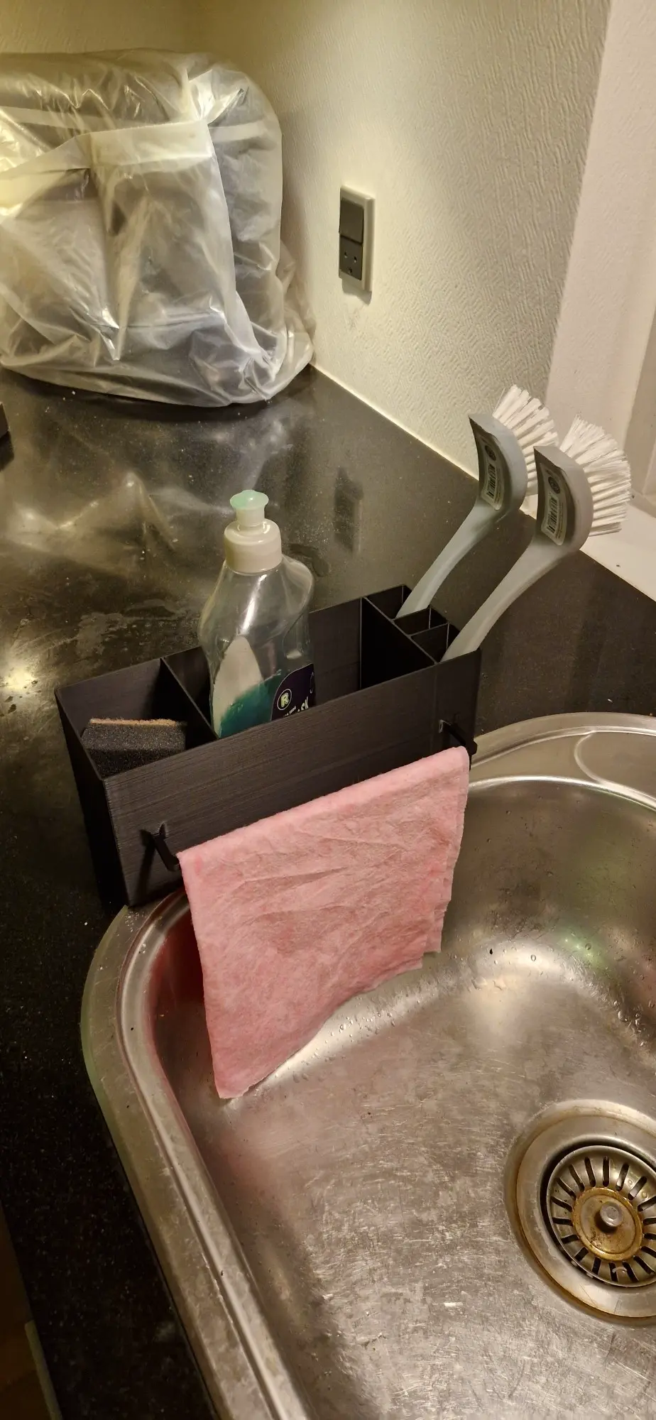 Kitchen accessories holder
