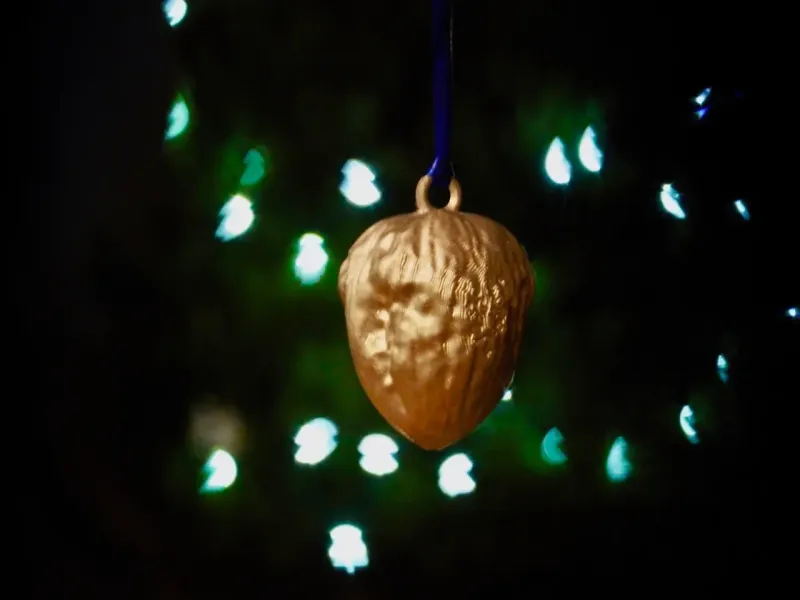 Albero di Natale in legno di noce dorato