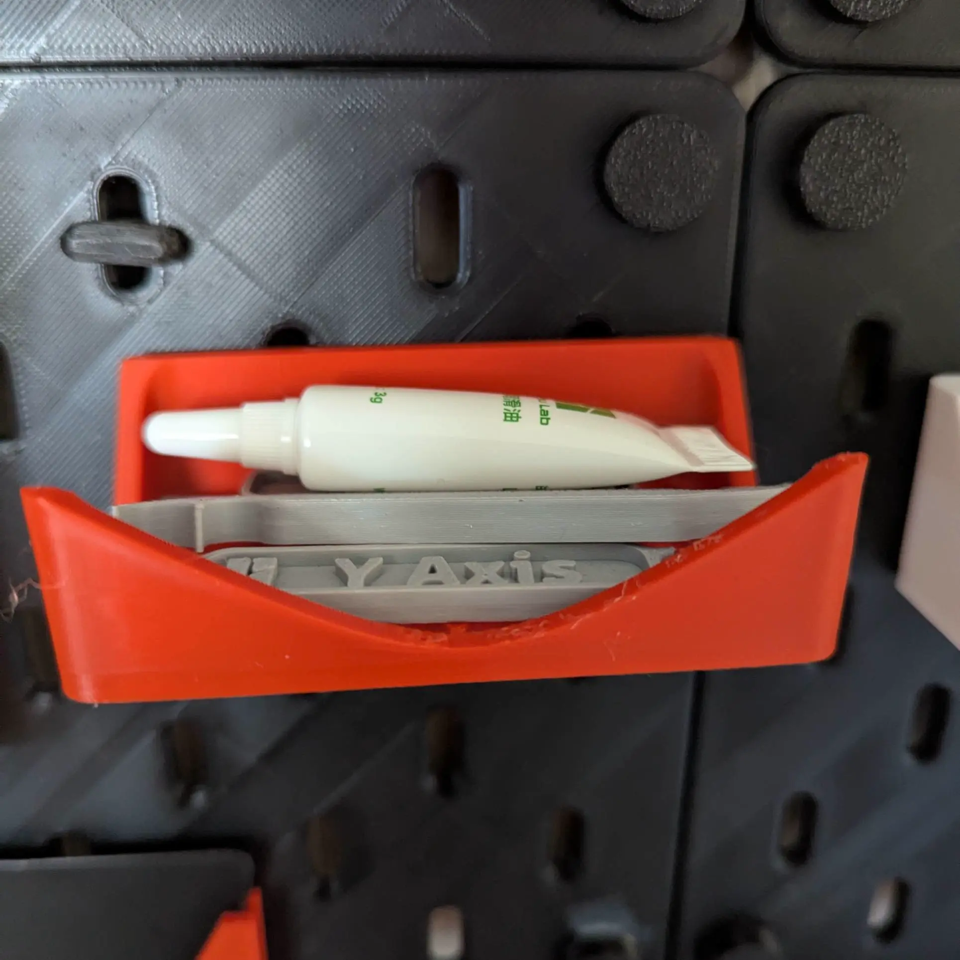 Skadis Holder - Storage for Lubrivation oil &Tools