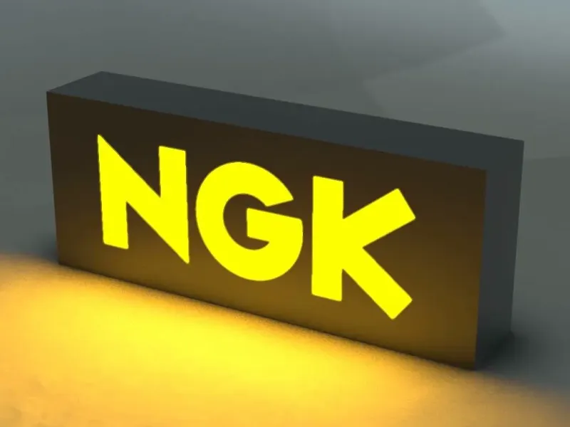 Lámpara iluminadora gráfica con logotipo de NGK