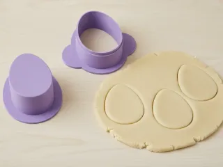9-in-1 Egg Cookie Cutter and Cake Pop Mold Set