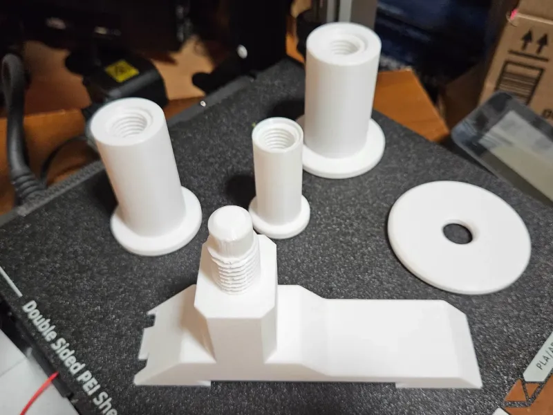 Interchangeable external spool holder for CFS Hi overhead (M