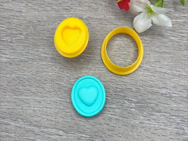 OVAL HEART CLAY CUTTER AND STAMP SET