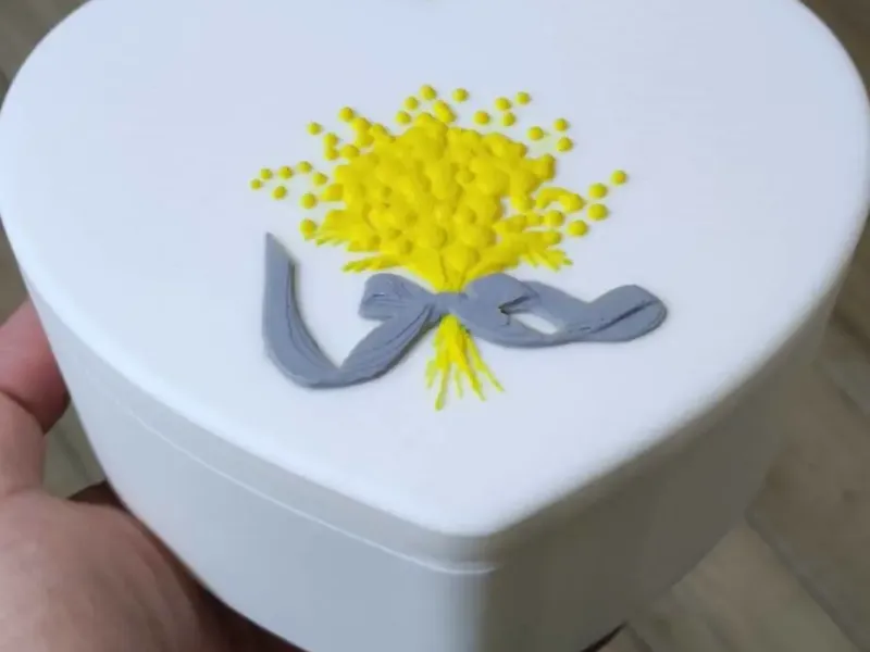 Cuore contenitore con decoro mimose idea regalo 8 Marzo