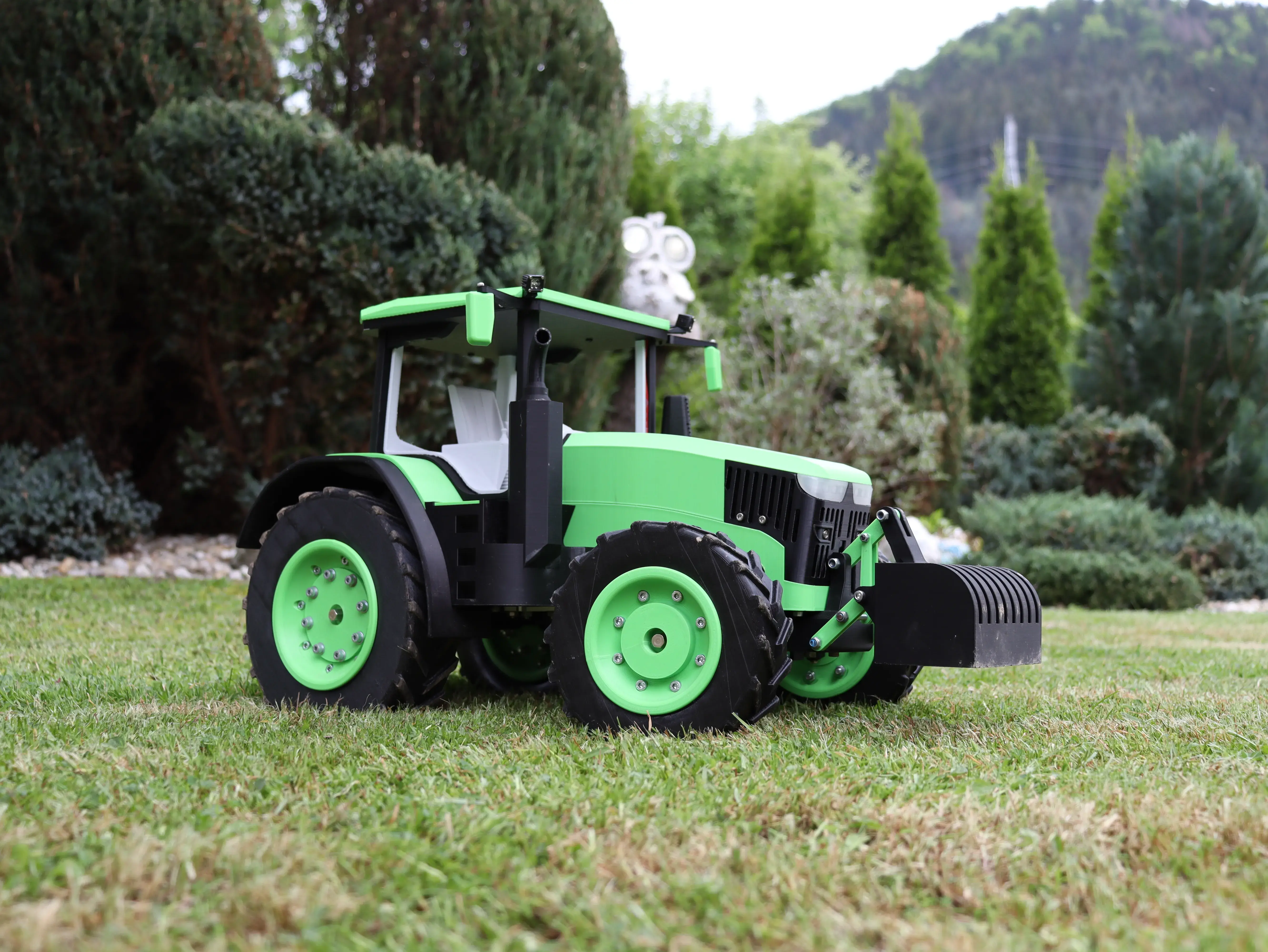 RC TRACTOR MODEL 2