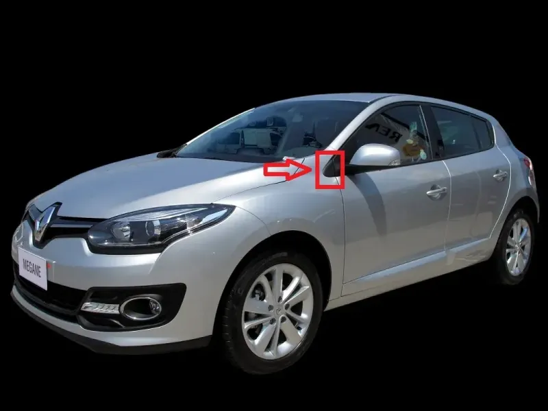 Renault Megane 3, Renault Fluence műanyag a tükör előtt a sá