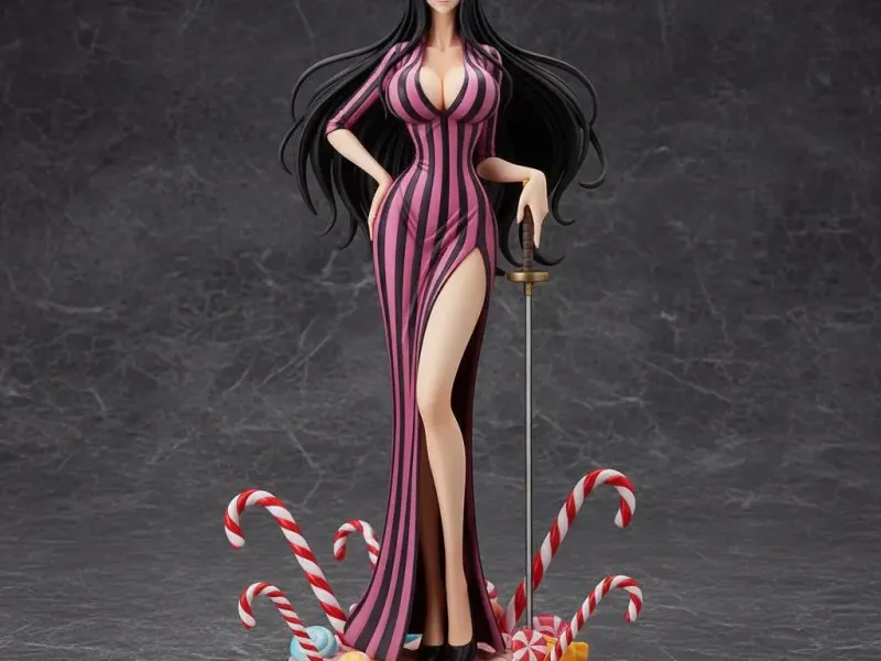 Charlotte Amande Glamour Pose Collectible Figurine