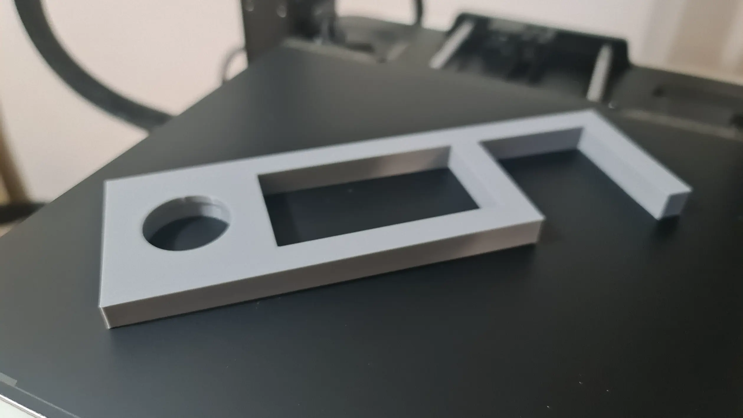 Filament holder for 5 cm shelf
