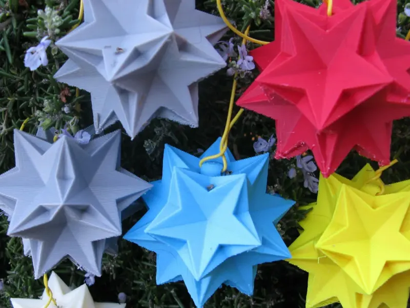 Ornament din zece tetraedre 