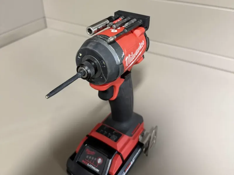 Milwaukee M18 インパクトビットホルダー