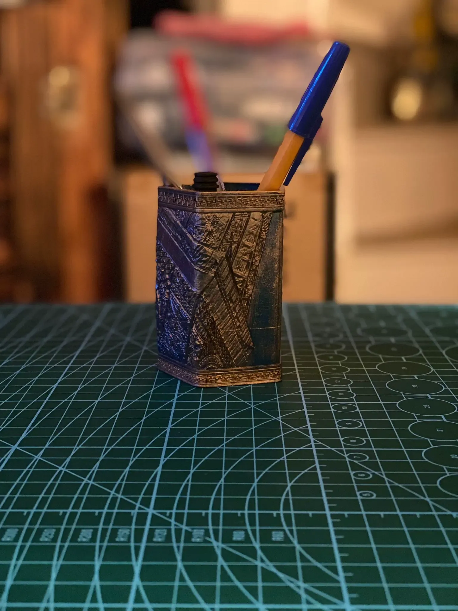 Eiffel Tower pen candle