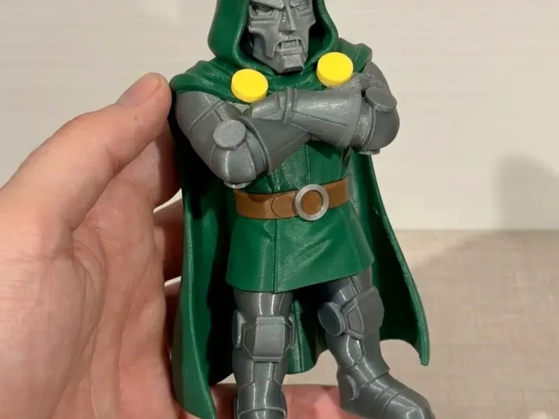 DR DOOM FIGUR ARTTOY FANART (OHNE AMS-MULTIPARTS/3MF)